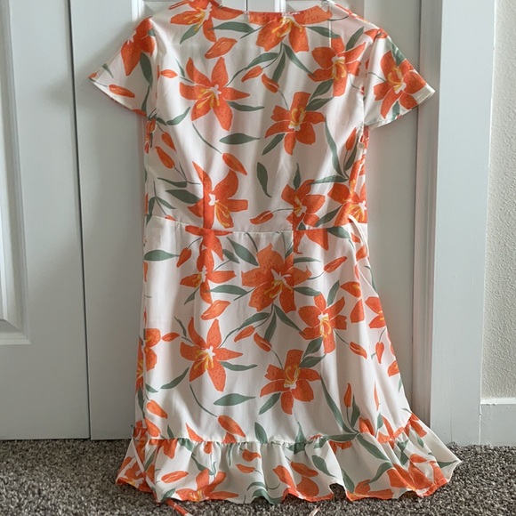 Women’s Secret Floral Wrap Dress - Picture 4 of 4